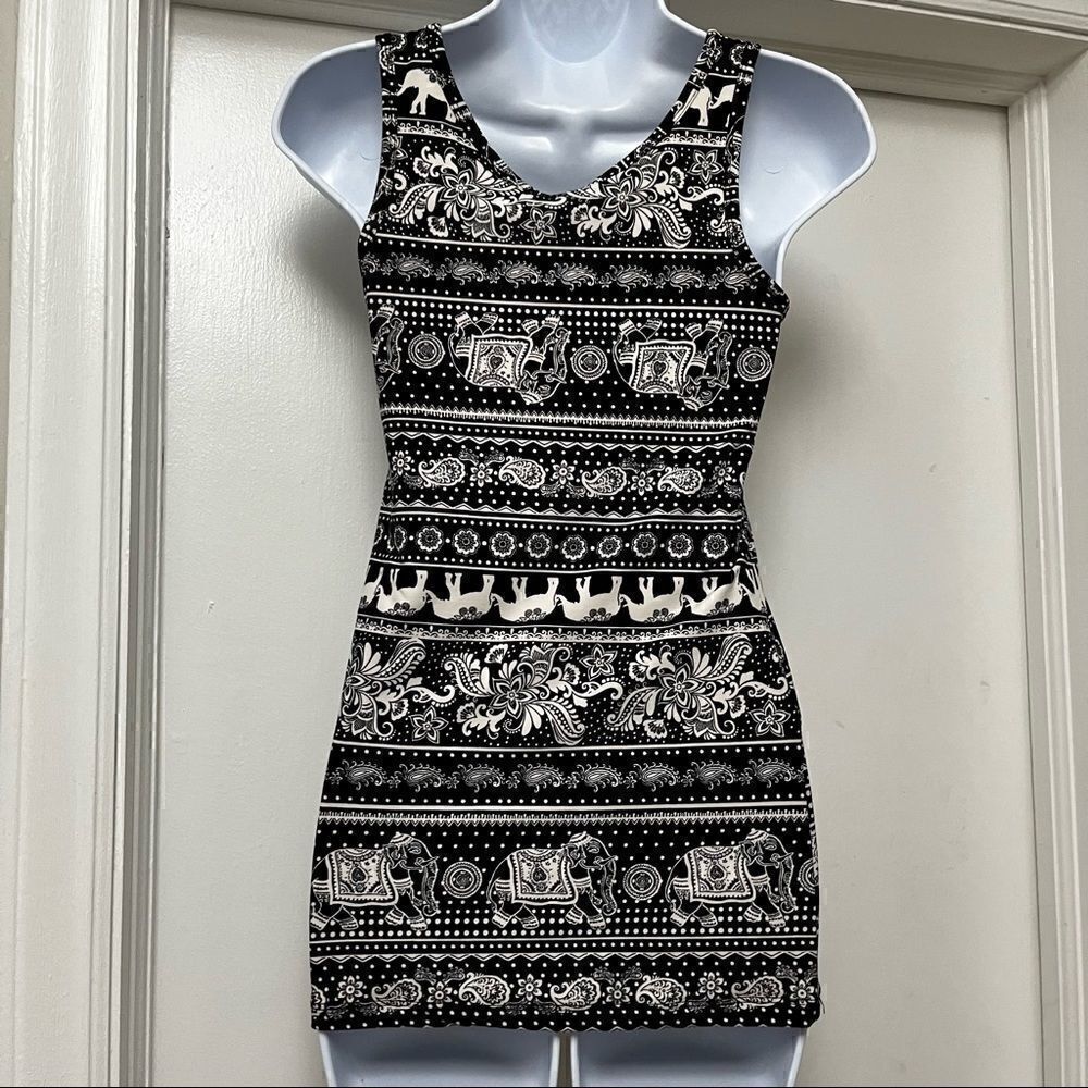 TANK TOP! Rue 21 Elephant Tank Top Size M Never Worn - Picture 4 of 7